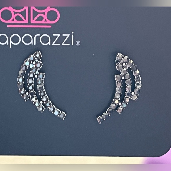 🆕 Blingy Sparkly Winged Post Earrings 🪽🪽 - Picture 5 of 5